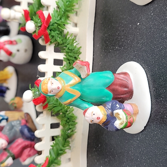 RELISTED... STILL FOR SALE..  Vintage Lemax Dickensvale - Picture 3 of 12